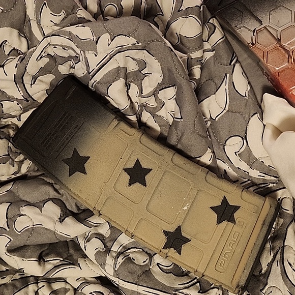 Tactical Star-Patterned Magazine - Picture 7 of 7